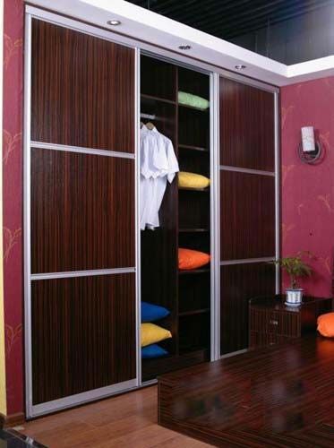 七步打造移门衣柜 衣帽间“钻”入墙