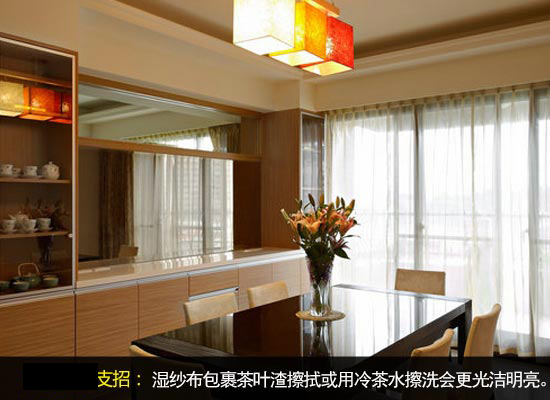 蘸牛奶擦木制家具