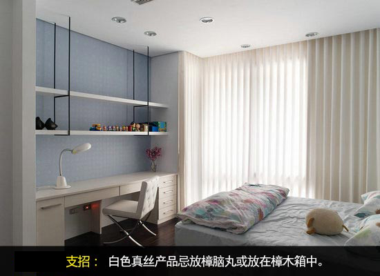 帆布或麻制的窗帘蘸肥皂液擦拭