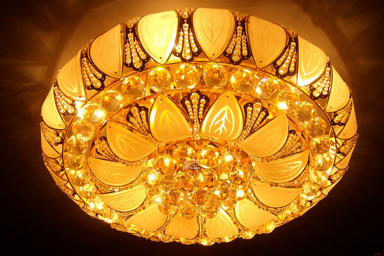 打造亮丽美家 支招吸顶灯选购安装技巧