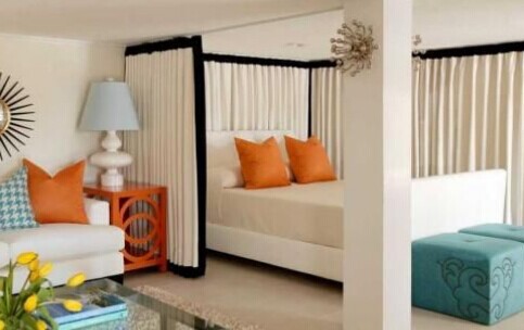 单身公寓：色彩在空间延伸中的作用