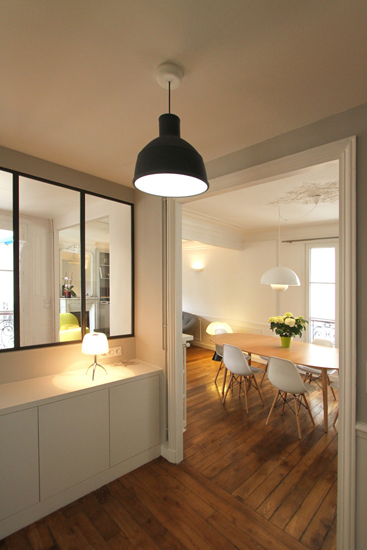 抢眼缤纷背景墙 12图个性元素打造四口之家