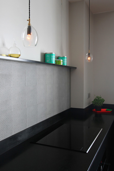 抢眼缤纷背景墙 12图个性元素打造四口之家