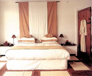 卧室设计宜小而精