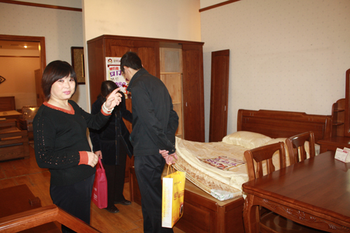 购买家具谨防“低仿” 购买家具谨防“低仿”