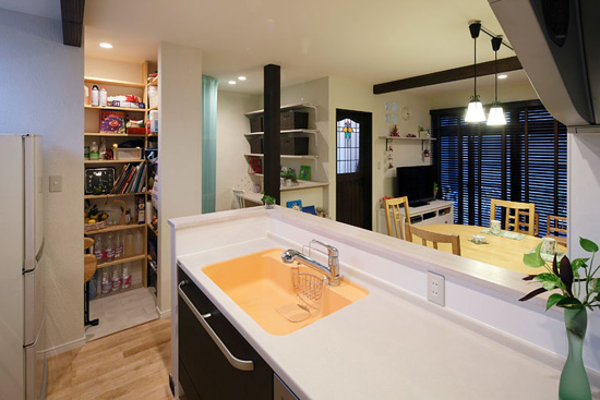 旧宅翻新 日本50平清新自然三口之家