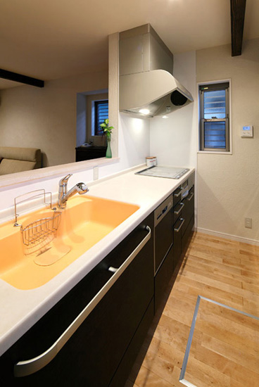 旧宅翻新 日本50平清新自然三口之家