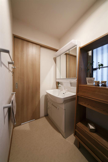 旧宅翻新 日本50平清新自然三口之家