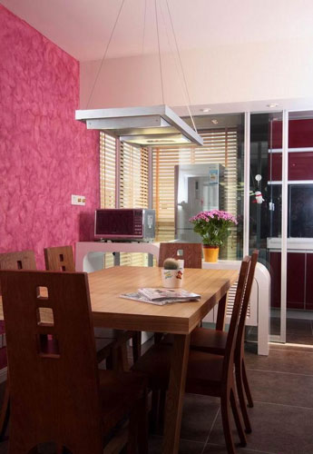 网友曝光简约的玫红色闺房 现代色彩让人倾心 网友曝光简约的玫红色闺房 现代色彩让人倾心