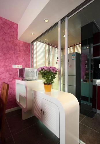 网友曝光简约的玫红色闺房 现代色彩让人倾心 网友曝光简约的玫红色闺房 现代色彩让人倾心