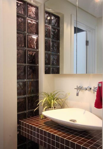 网友曝光简约的玫红色闺房 现代色彩让人倾心 网友曝光简约的玫红色闺房 现代色彩让人倾心