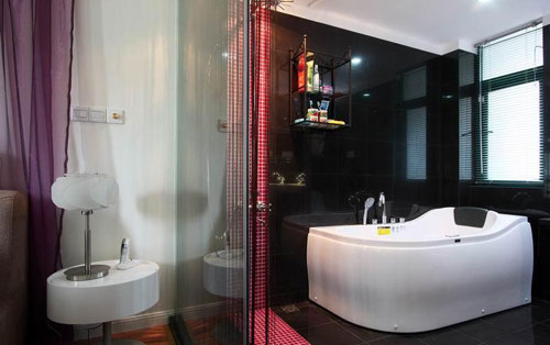 网友曝光简约的玫红色闺房 现代色彩让人倾心 网友曝光简约的玫红色闺房 现代色彩让人倾心