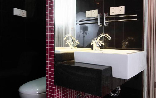 网友曝光简约的玫红色闺房 现代色彩让人倾心 网友曝光简约的玫红色闺房 现代色彩让人倾心