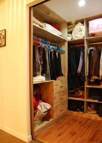 网友曝光简约的玫红色闺房 现代色彩让人倾心 网友曝光简约的玫红色闺房 现代色彩让人倾心