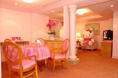 粉嫩童话世界 五星级酒店的HelloKitty套房