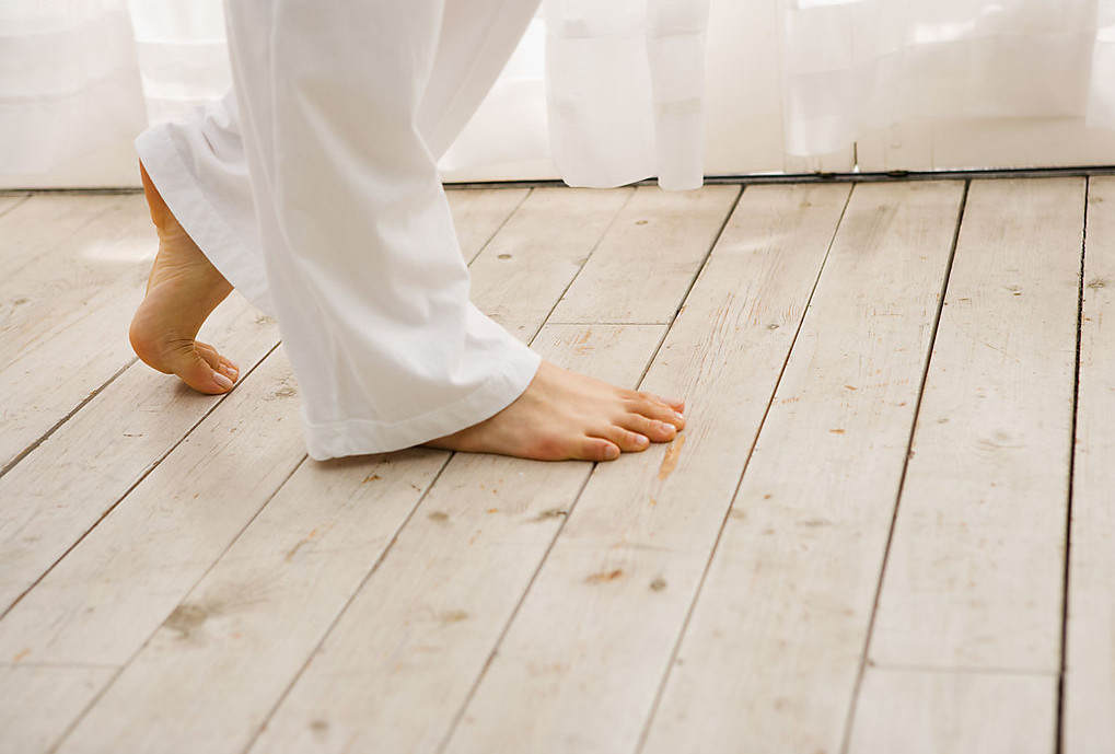 地板有响声烦恼多，巧用消声剂解决