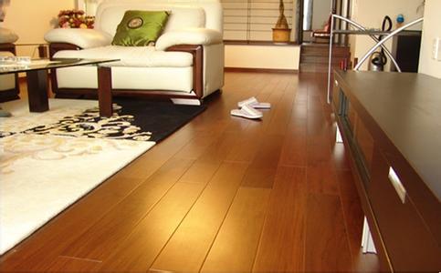 实木地板太“娇气”,非得好好“养” 实木地板太“娇气”,非得好好“养”