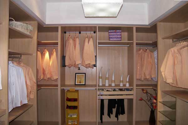 步入式衣柜