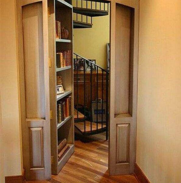 朋友家地上有个门!里面景象把我惊呆了!