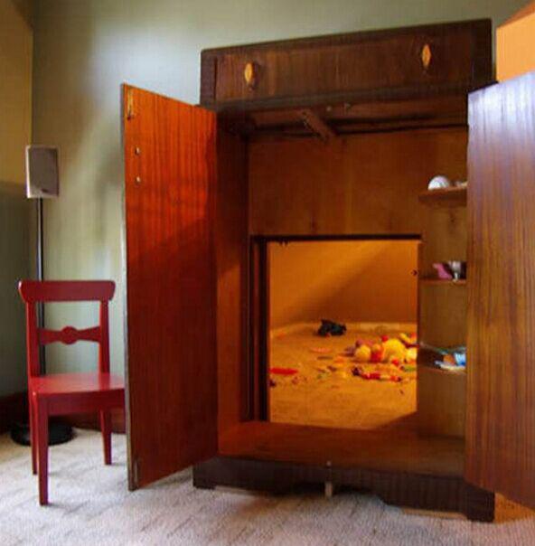 朋友家地上有个门!里面景象把我惊呆了!