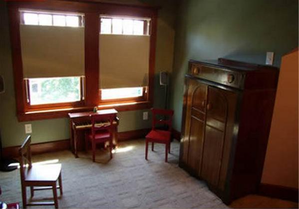 朋友家地上有个门!里面景象把我惊呆了!