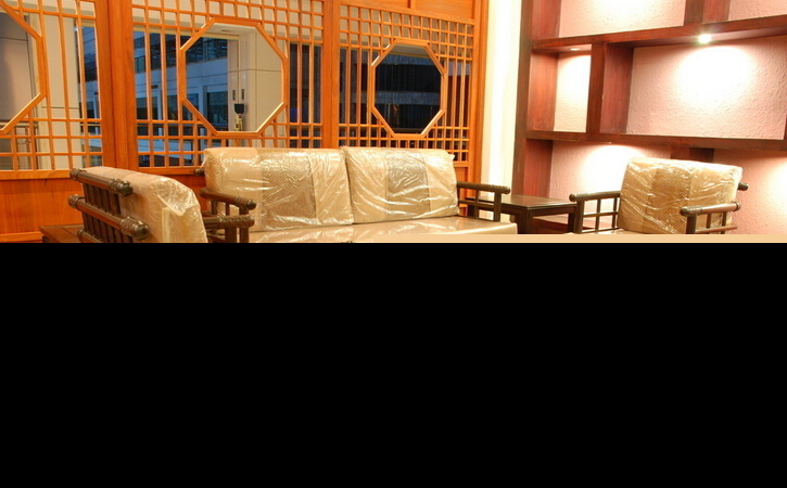 记住“望、闻、敲、看” 轻松选购红木家具